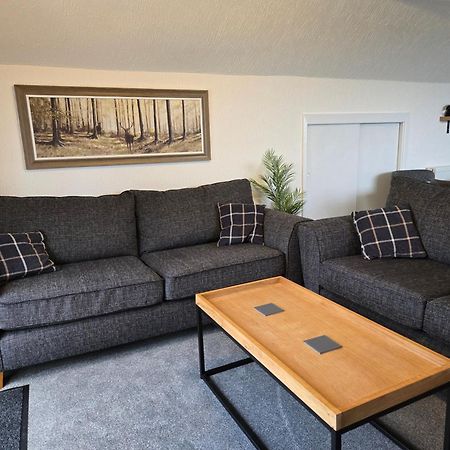 Beautiful Apartment With Private Pool Near Tenby Kilgetty Buitenkant foto