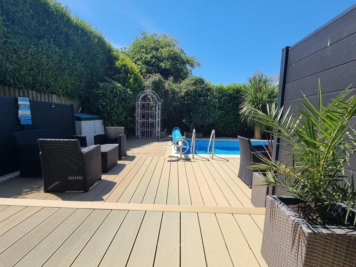 Beautiful Apartment With Private Pool Near Tenby Kilgetty Buitenkant foto