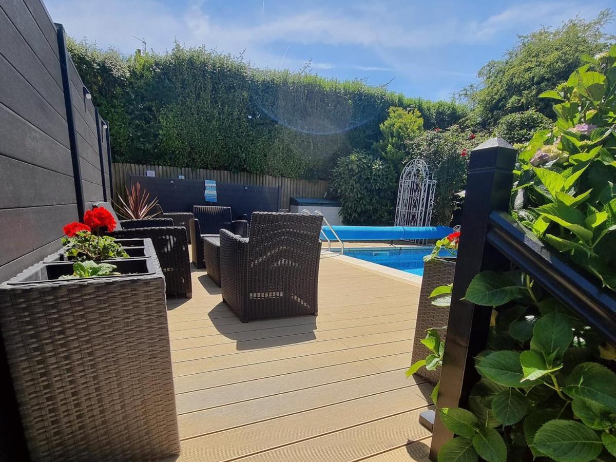 Beautiful Apartment With Private Pool Near Tenby Kilgetty Buitenkant foto