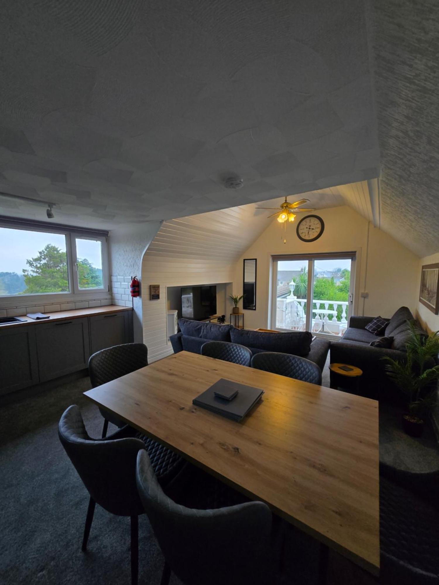 Beautiful Apartment With Private Pool Near Tenby Kilgetty Buitenkant foto