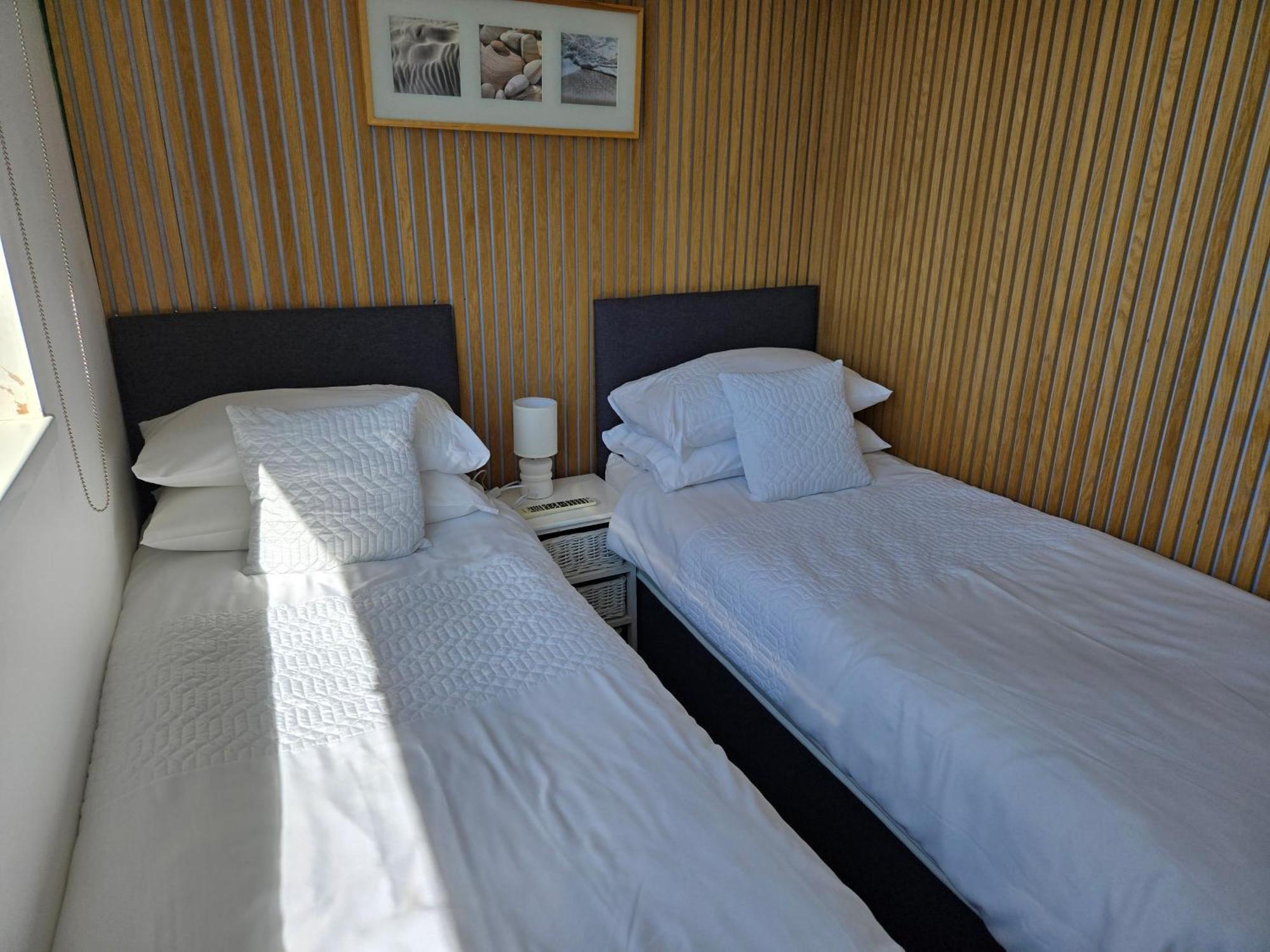 Beautiful Apartment With Private Pool Near Tenby Kilgetty Buitenkant foto